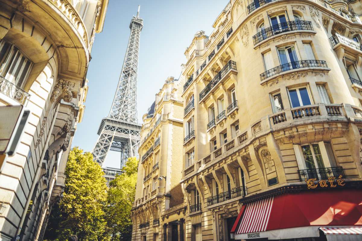 eiffel tower in paris 