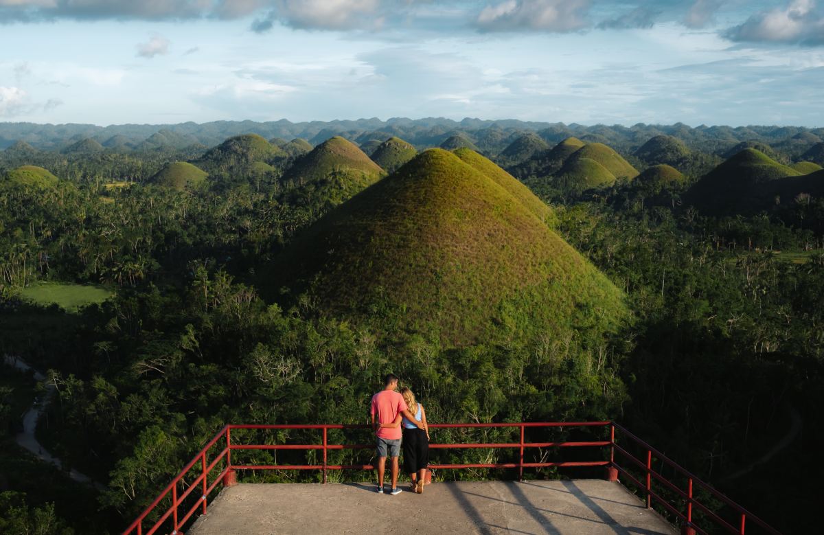 chocolate hills bohol philippines 