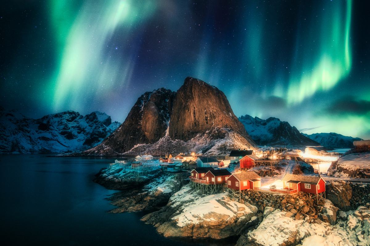 Aurora boreală în Lofoten, Norvegia © iStock