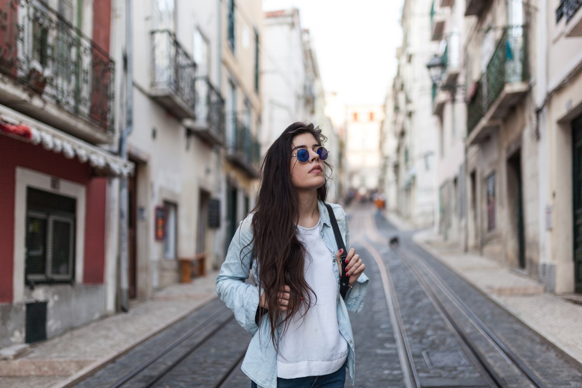 Woman in the Bairro Alto district © iStock