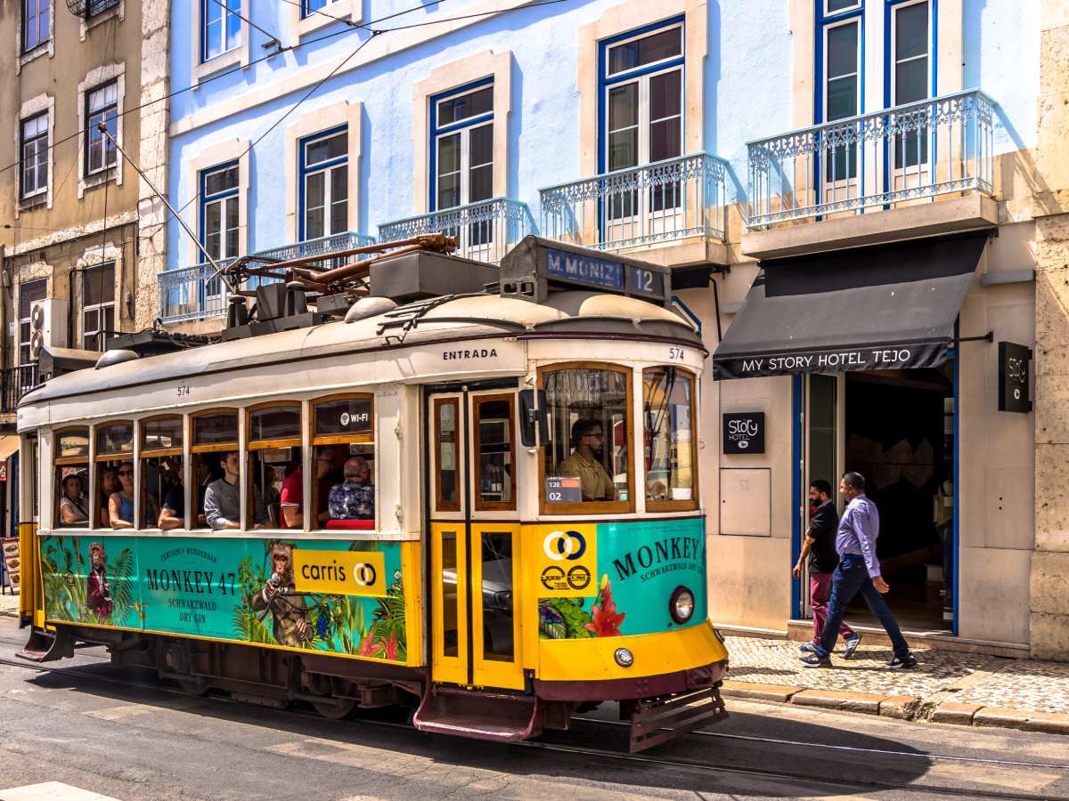 Colorful tram on the Lison street © pexels