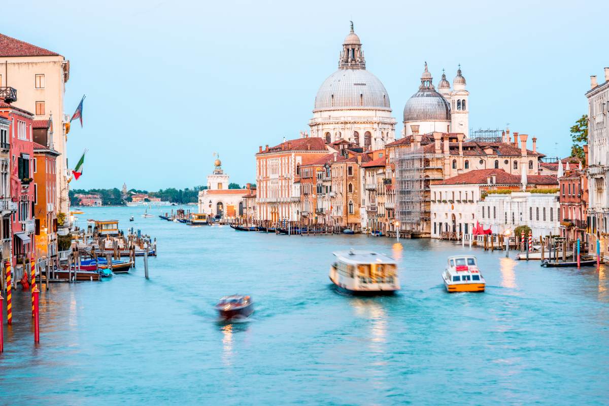 Dome of the Venetian church by the canal © iStock