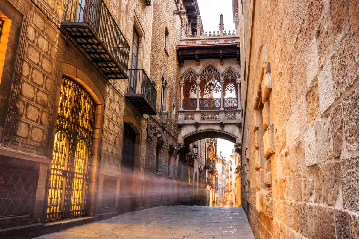 Barri Gotic in Barcelona © iStock