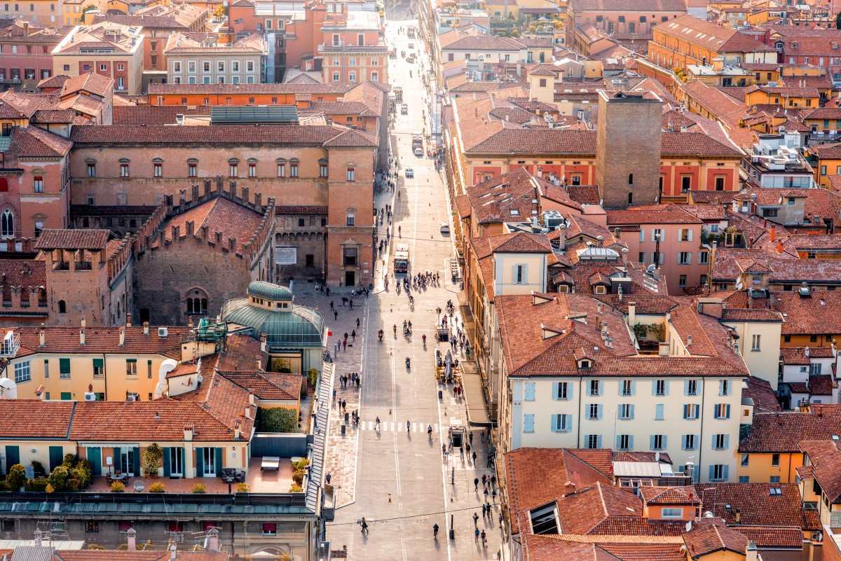 Bolonia, the city centre © iStock