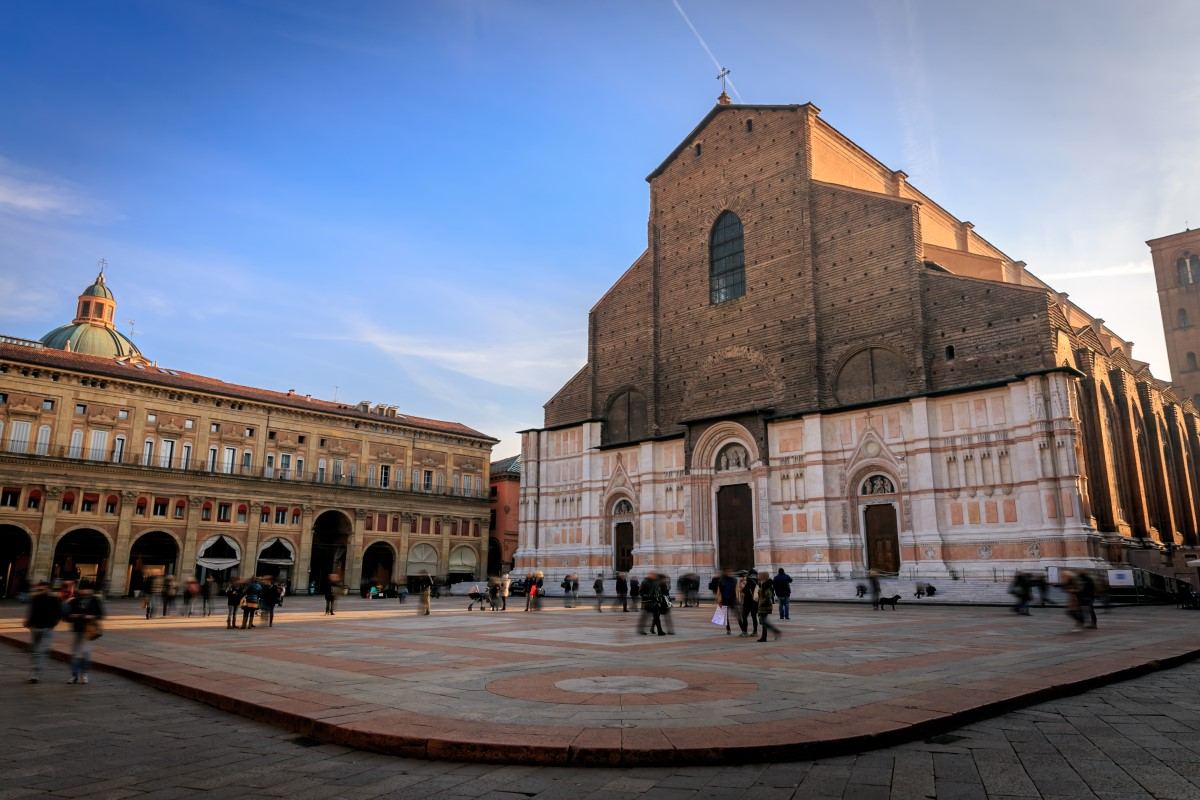 Bolonia, the Basilica of San Petronio © iStock