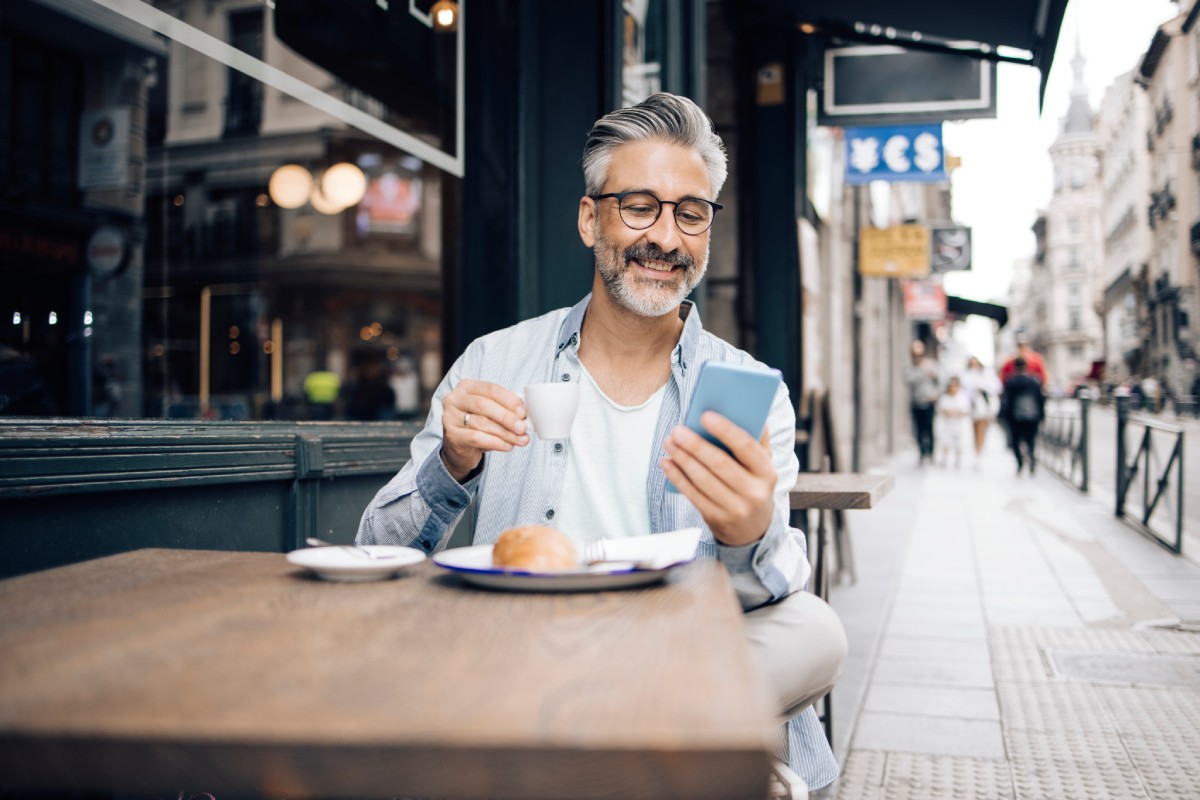 A man eating breakfast in Madrid© iStock