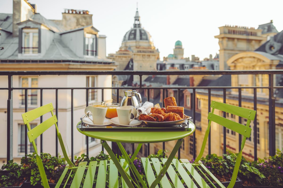 Breakfast with a view on Paris © iStock