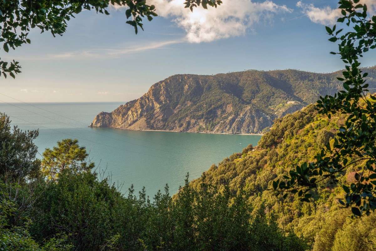 The seashore in Cinque Terre © iStock