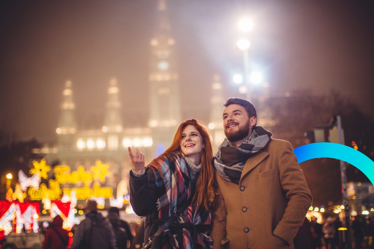 A couple in Vienna around Christmas time © iStock