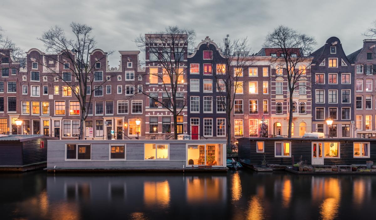 Houseboats in Amsterdam © iStock