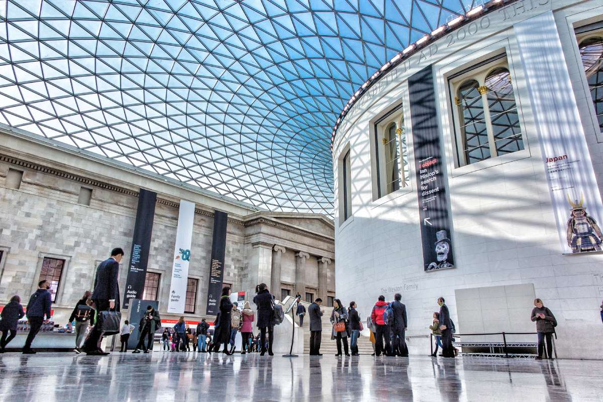 Visitors in the British Museum © unsplash