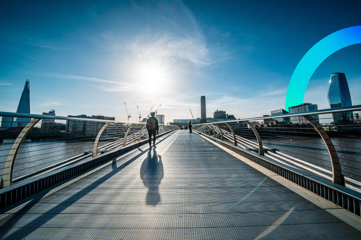 Millenium Bridge, near Tate Modern museum © iStock