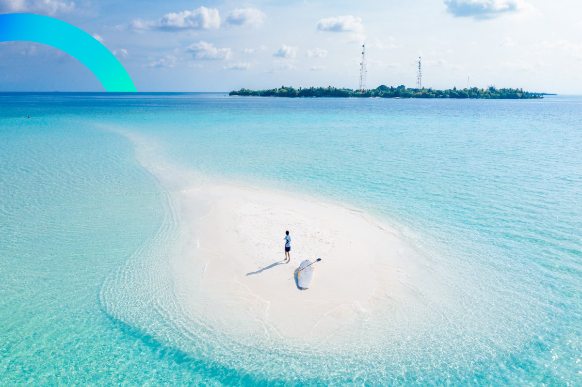 Exploring small islands on paddle board © Asad Photo Maldives on pexels