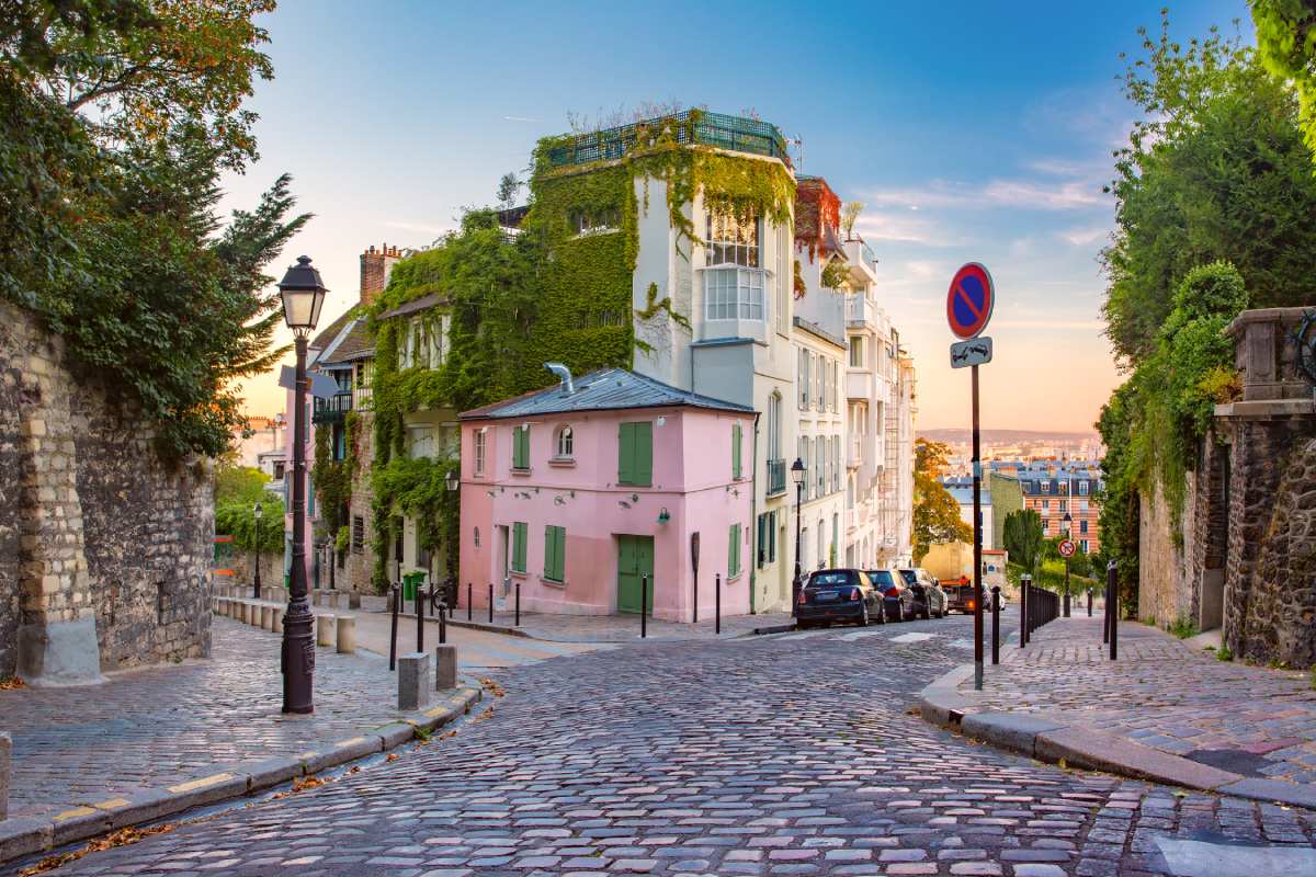 Montmartre District in Paris © iStock