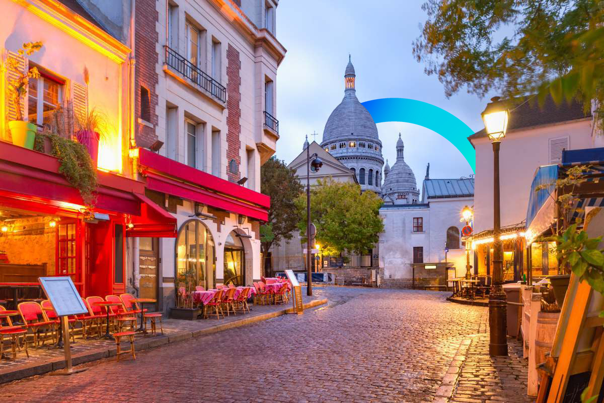 Atmosphere of the Parisian street © iStock