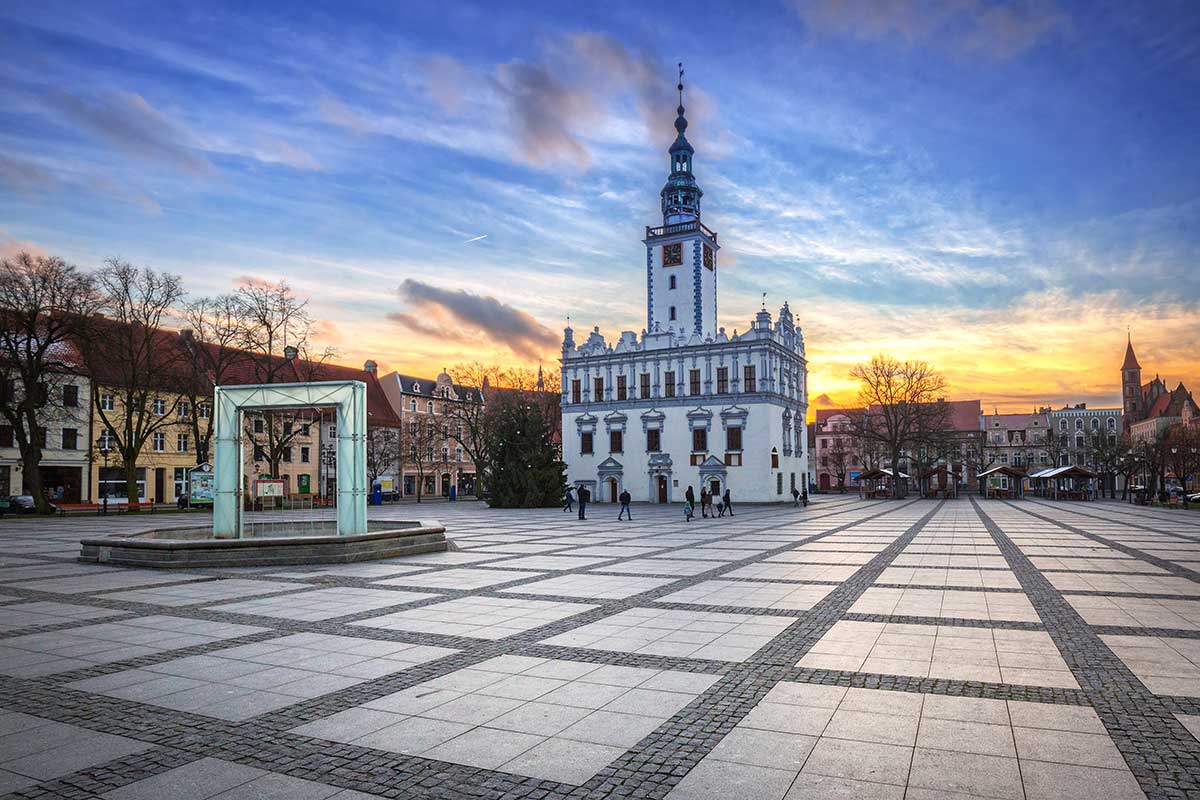 Rynek i ratusz w Chełmnie © iStock