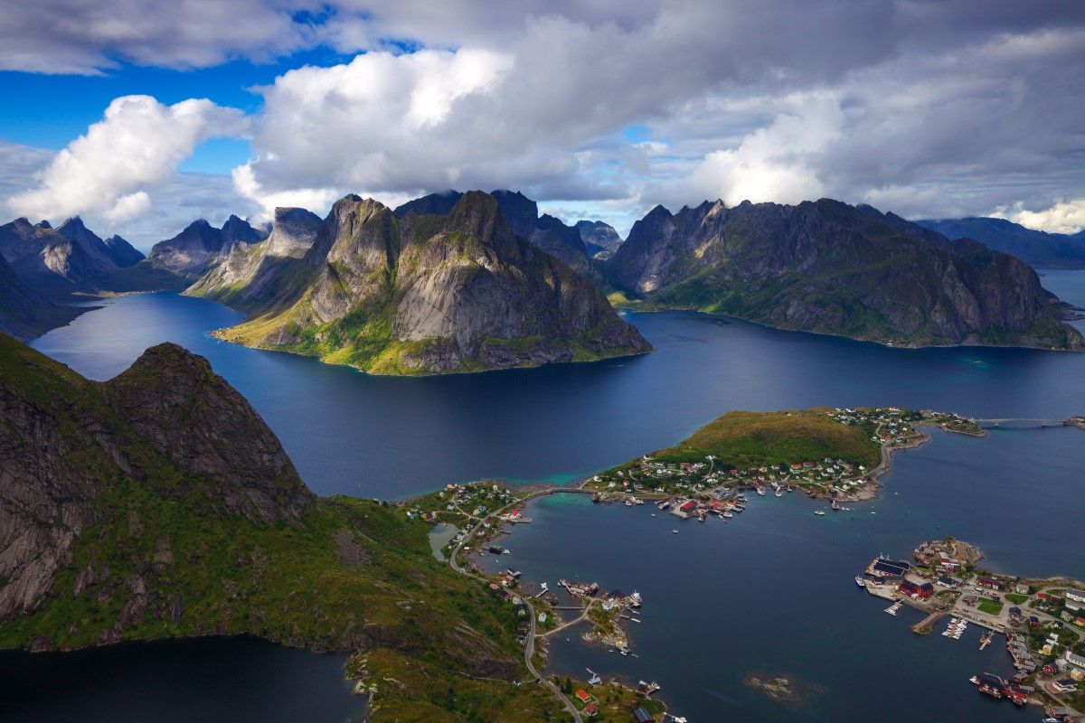 Reine i fiordy widziane z góry © iStock