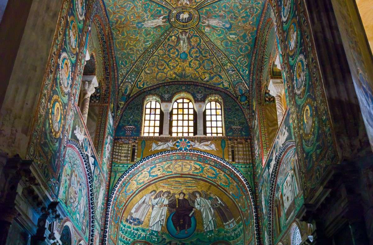 The mosaics in the Basilica of San Vitale in Ravenna © iStock