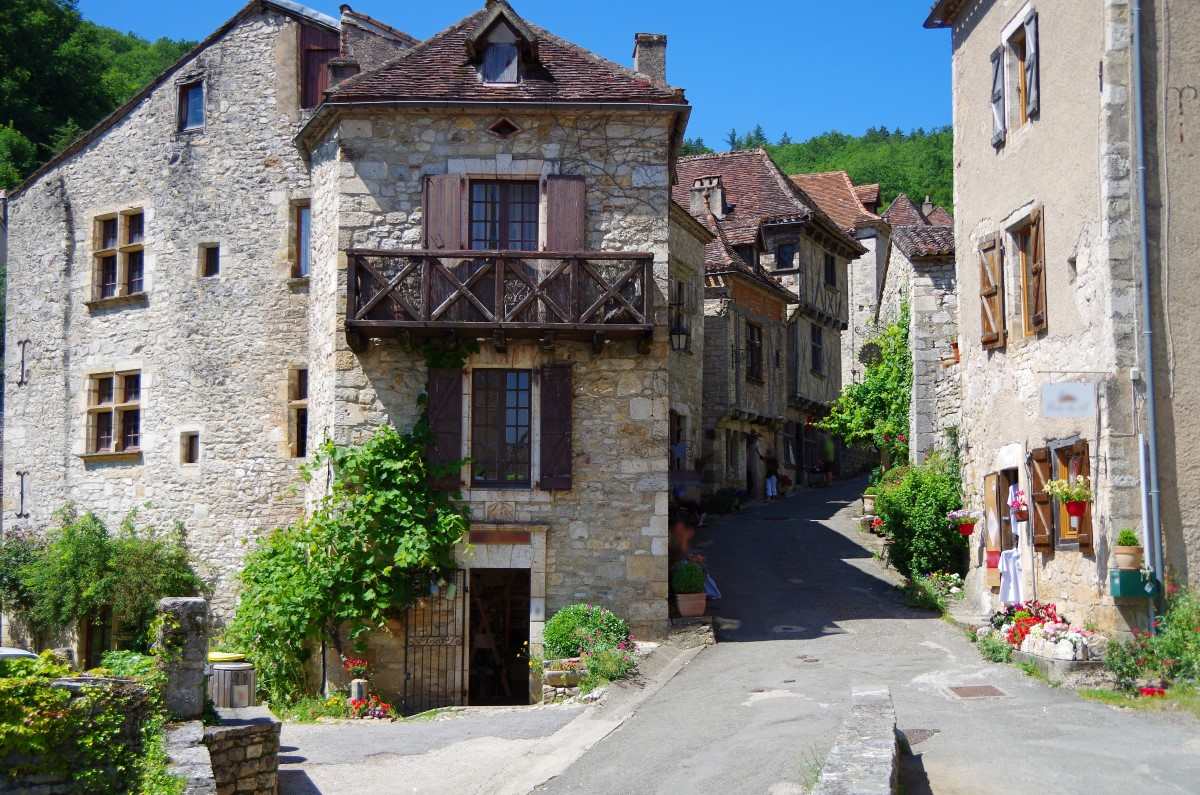 A street in Saint-Cirq-Lapopie © iStock