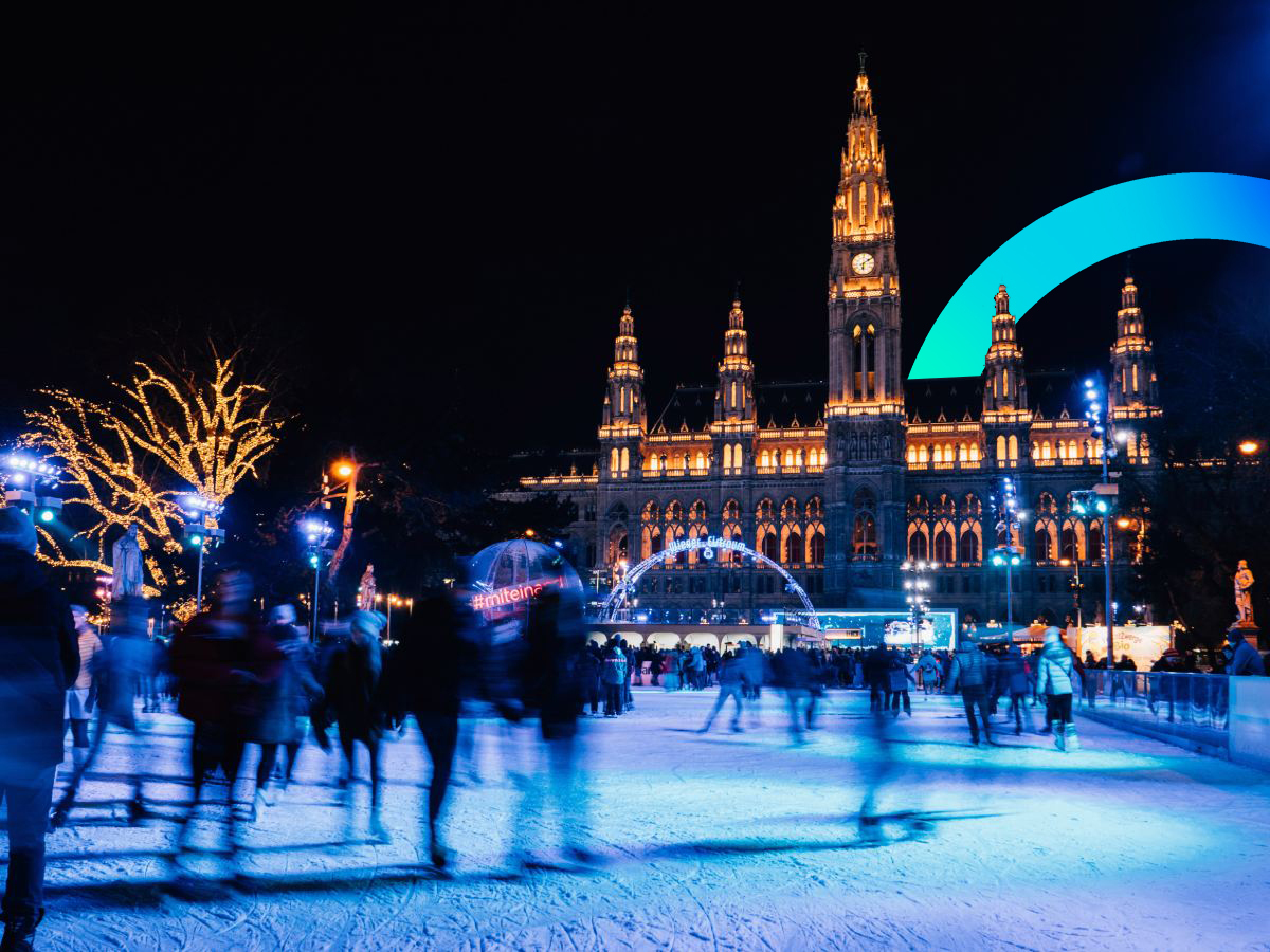 Ice rink at the Christmas market @ Krzysztof Kowalik on unsplash